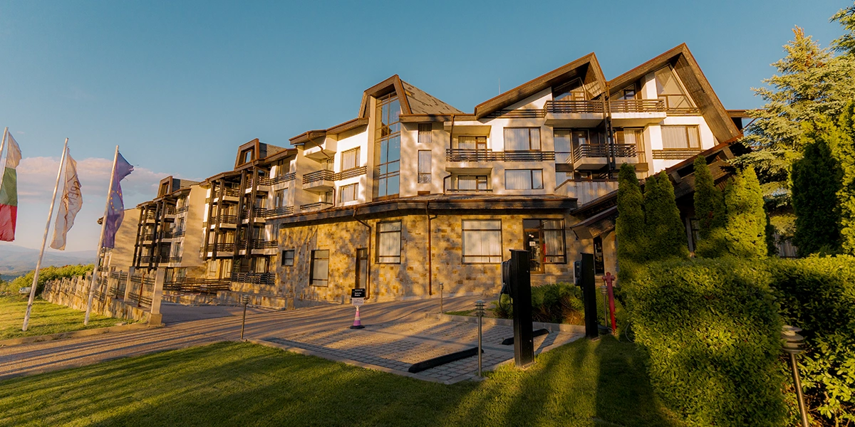 Бягство в Aspen Resort Golf & Ski